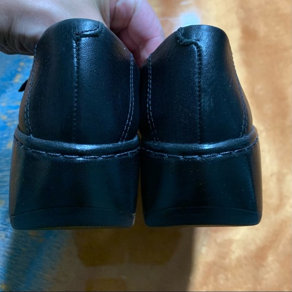 Clarks Black Leather Slip on heeled loafer size 8.5 - Picture 5 of 8